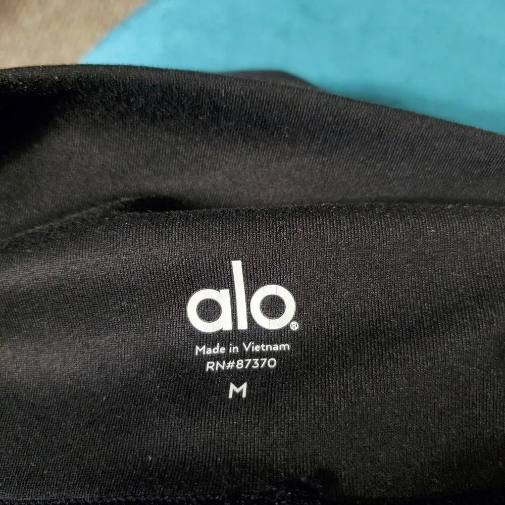 Alo Yoga Capri Leggings Size Medium Black High Waist Airbrush Dark Crystal